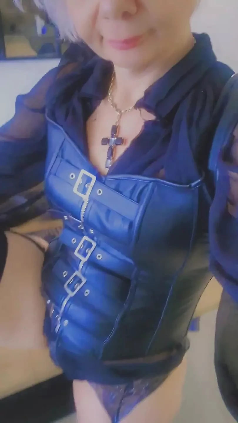 Sofi zrela žena femme fatal koja voli seks