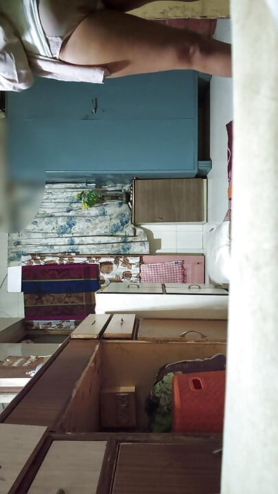 Saya memanggil teman wanita desi saya ke rumah saya dan membengkak farajnya.