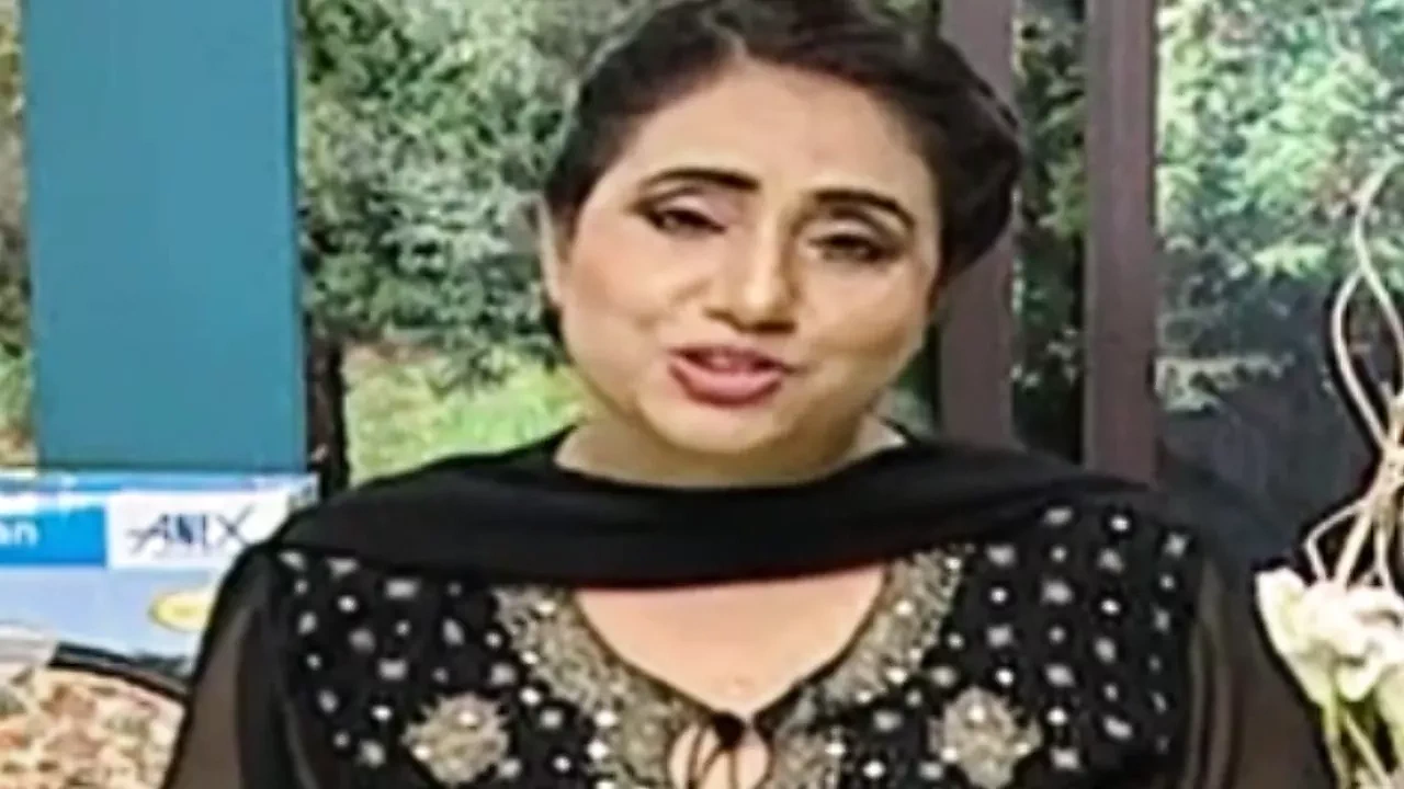 PAKisTani Hot Bitch Rida bOObs and Tense Video