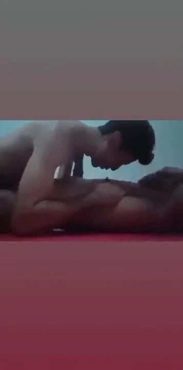 Pedaço hetero, aproveite brincadeira com os mamilos