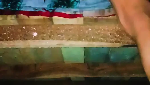 Sister-in-law's bad fucking and spreading both her legs, put the whole penis and took out the piss from the pussy.