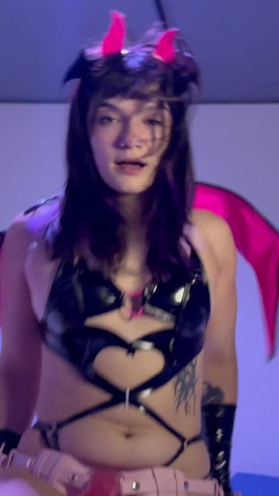 Succubus Domme dokuczać na obcasach / pluć i spust dla mnie