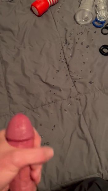 Pulă sexy care ejaculează cu o șarjă uriașă de spermă