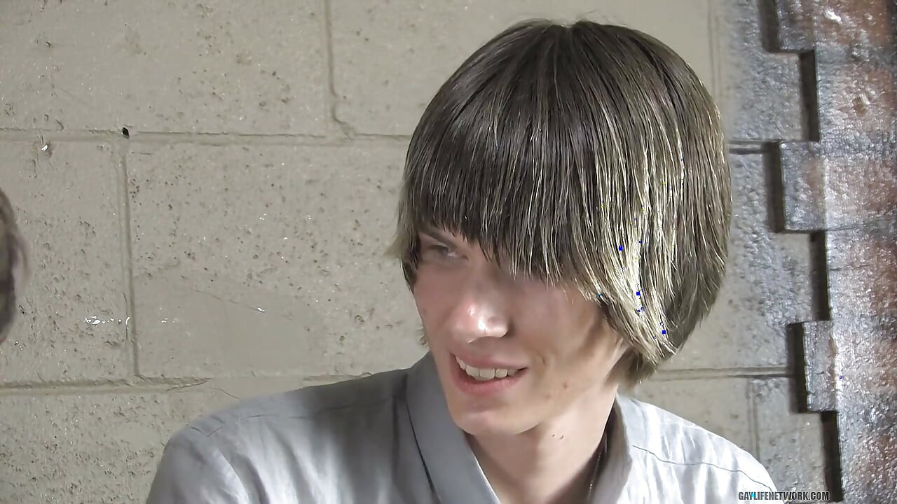 Glory Hole Leads to Glorious Facial
