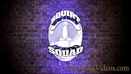 Брюнетка с маленькими сиськами получает большой член и камшот на лицо