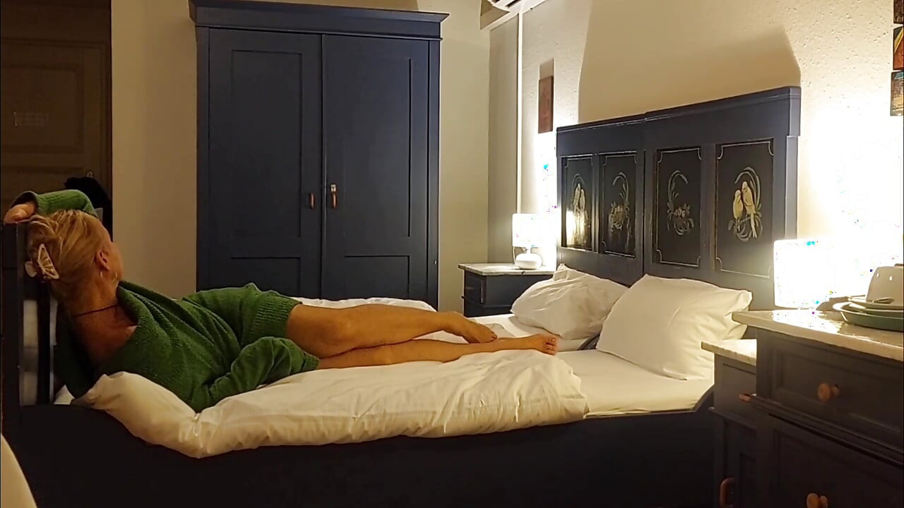 Amatör sarışın olgun evli kadın seks oyunları 1