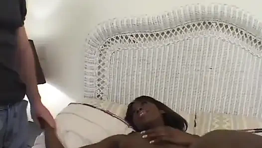 India hitam dengan kontol putih di pantat