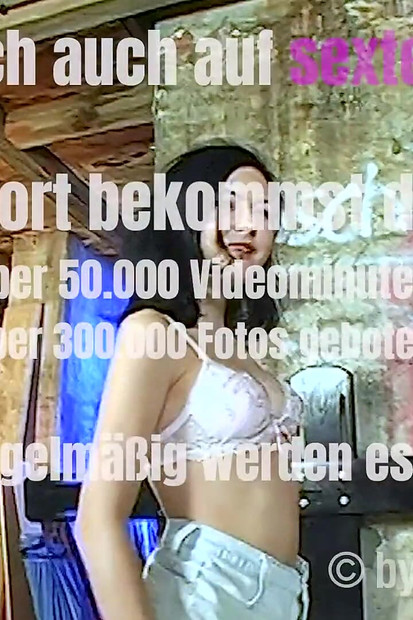 Tamnokosa ljepotica - Vruća solo masturbacija