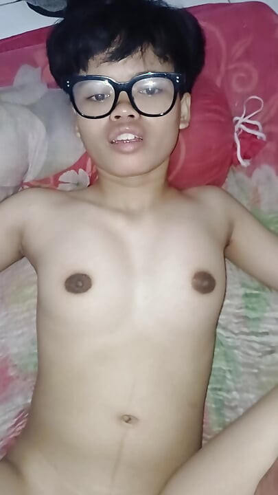 Beautiful Asian tomboy to the point of drowning