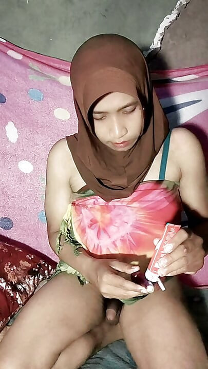Beautiful Hijab Shemale Eggplant