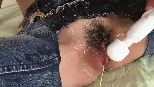 Hottie sucks cock then gets fucked through the jeans to cumshot