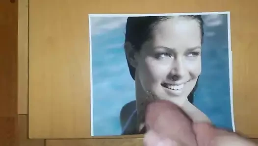 Ana ivanovic'e saygı duruşu