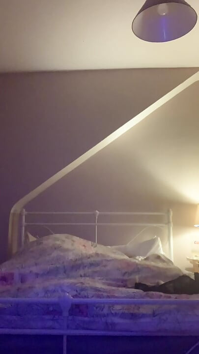 J’ai regardé secrètement ma belle-mère se déshabiller et l’ai fait gémir comme jamais auparavant