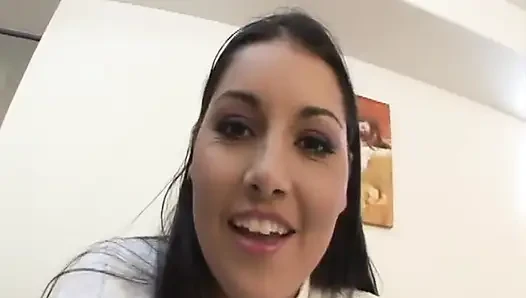 Gadis seksi kulit putih dientot gaya doggy sama teman-temannya di rumah.seks anal ekstrem.threesome