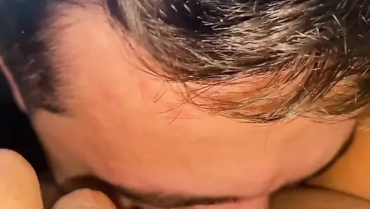 Suami ngentot memek dan kakinya dicrot sperma setelah sesi asli