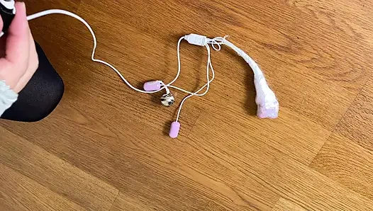 How to masturbate while tucking