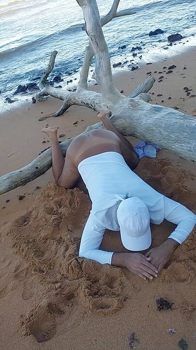Ladysilva di pantai pantat sawo matang saya bahawa batang besar untuk membuatkannya pecah masuk