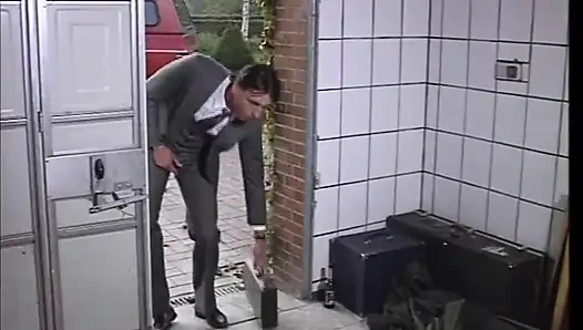 Sie ist zufrieden, sex mit seiner freundin zu haben