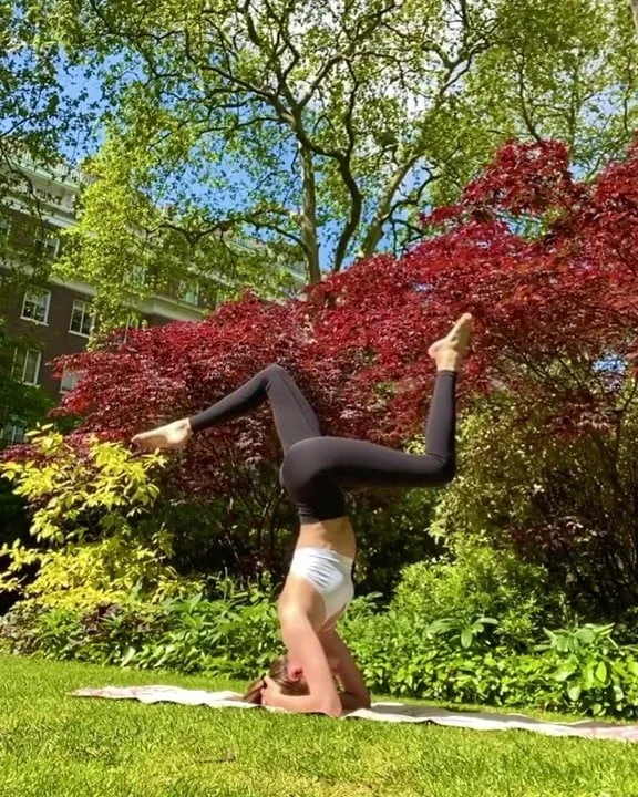 Noel Capri Berry doing yoga in black tights