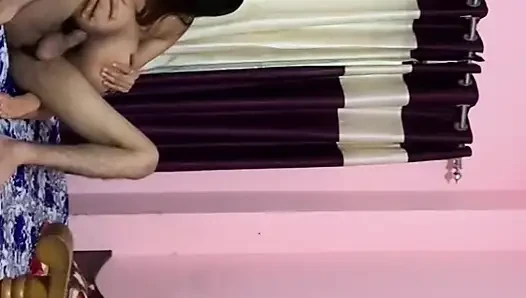Yeni Nepal videosu. Budo ma xa maja aaiyo earkako ko budii lai daro haniyo'ya teklif ediyor. Otel odası ile komşu karısıyla