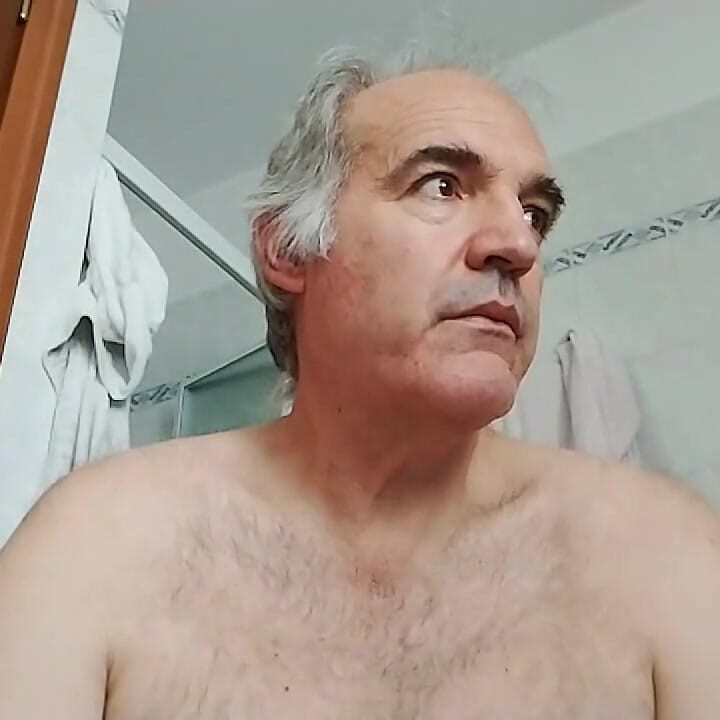 Moje lice, moj kurac i moji pazusi u prvom planu!