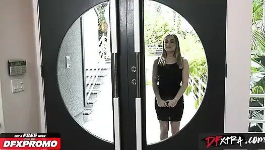 Dfxtra - hatun Anna Claire büyük götünü bulutlıyor ve ayakları büyük yarakla parçalanıyor