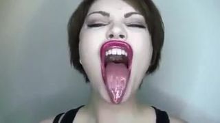 Spucke und Zunge