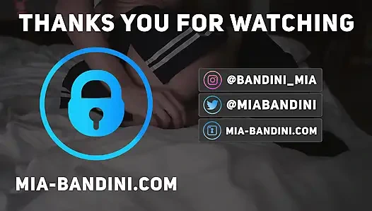 Худенькую школьницу трахнули в анал и наполнили сливками на кровати