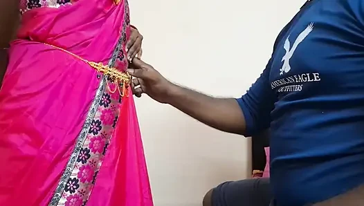Hintli Evli Kadın Kocasının Arkadaşını Çekiyor
