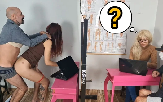 Patron Personelin Arkasındaki Sekreteri Sikiyor!