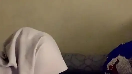Трахаю член моей сводной сестры, когда все тихо