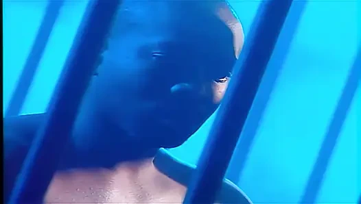 Миле-блондинке с большими сиськами трахает в задницу ее черный мужик