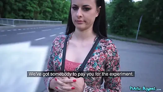Публичный агент - темноволосая красотка Billie Star сосет хуй за деньги