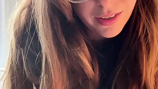 Hottie mit brille sagt dir, wie du streichelt!