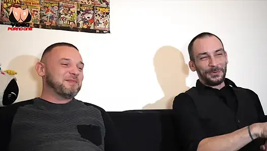 Её первый тройничок с двумя парнями заставит её захотеть повторить!