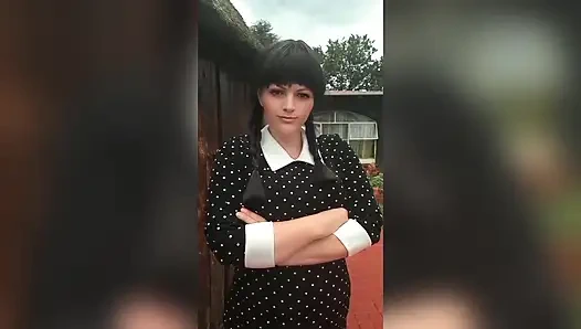 Lenara Grimwood'un yarağını yalıyor ve yüzüne boşalıyor