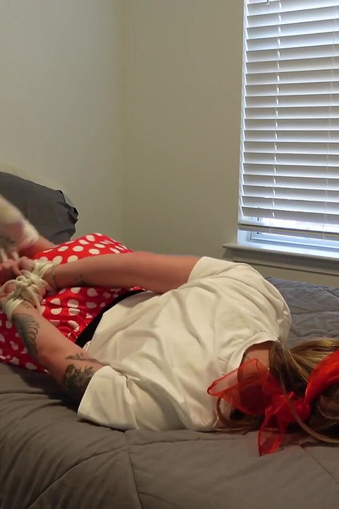 Peyton's Sultry '50s Bondage Captivity 4K POV Restraint Bliss Awaits!