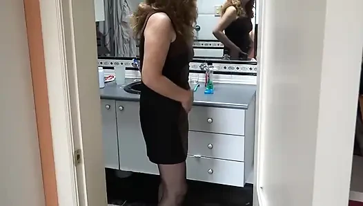 Reife stiefmutter zieht erotische dessous in, um mit stiefsohn zu masturbieren und zu ficken