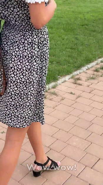 Slatka cura došla je na fotografiranje gdje su joj pičku i šupak jebala tri divlja muškarca ispuštajući mlazove sperme u nju
