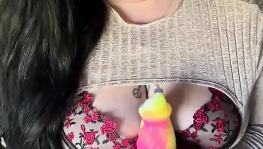 JOI, uyluk hizasına kadar olan botlarıma boşalıyor