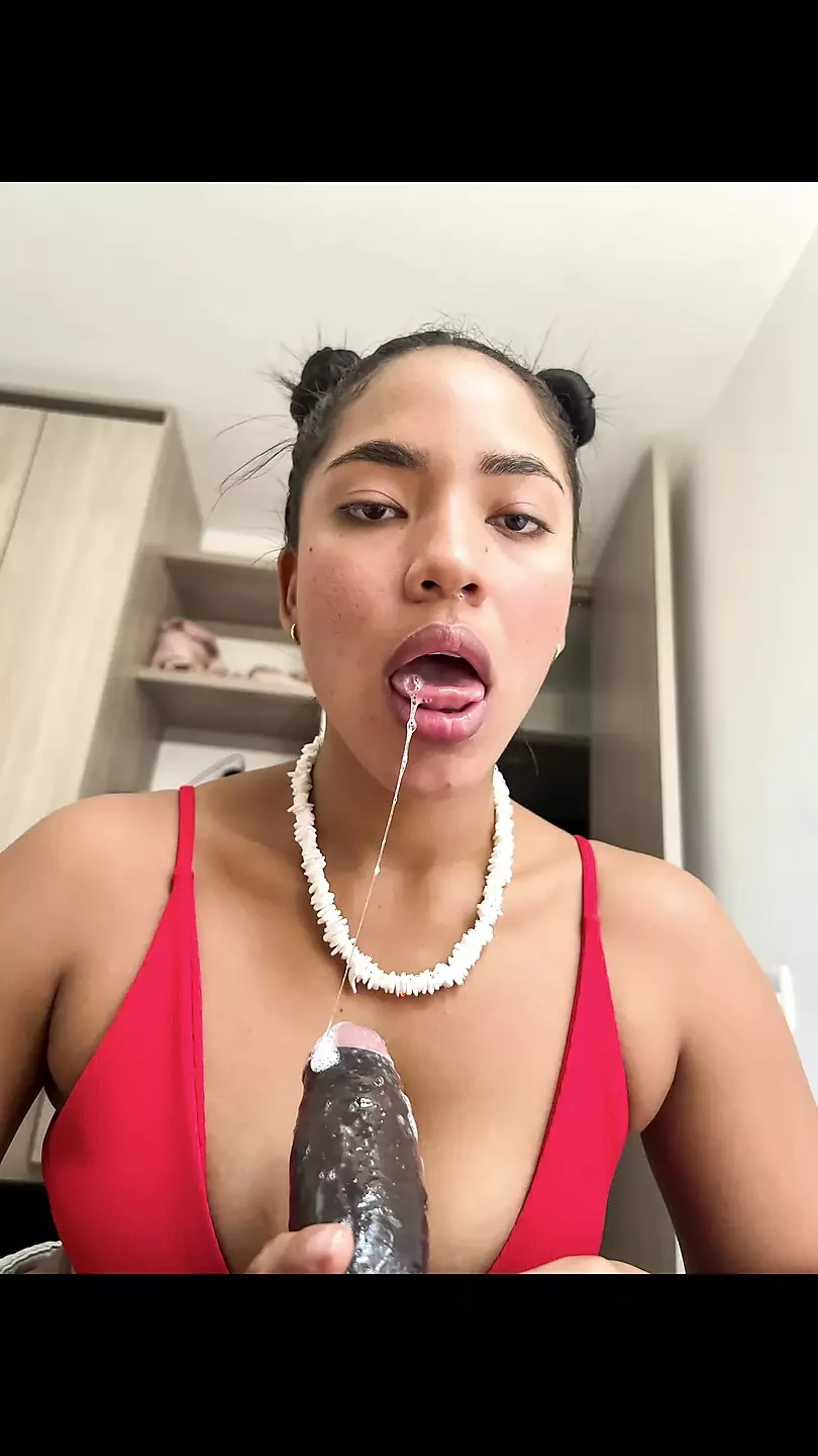 Beautiful Latin model with a good blowjob -amateur couple- nysdel