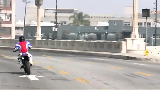 Самый горячий секс в тройничке с двумя фетишными шлюхами и мужиком с большим членом