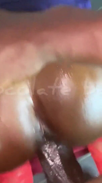 Moment emblématique de "Fourrer ta bite dans ma bouche ! Creuse ma chatte de dos et de noix dans mon visage pour ma récompense !! MMM"