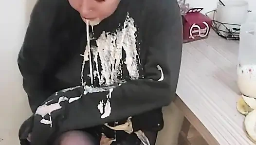 Ich fülle meinen bauch mit essen