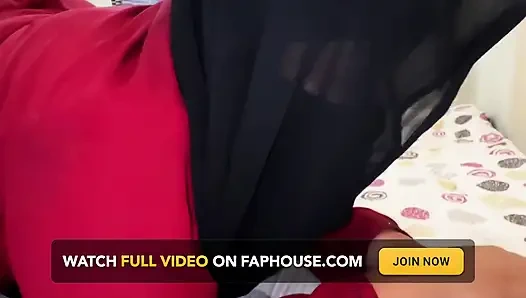 Big Ass Moroccan Hot Muslim 20 Year Old Single Girl Is so Hot on Bed Now She Want Fuck From Stranger