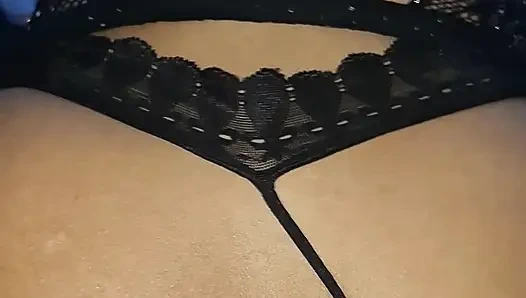 Mein neuer Nachbar hilft mir, einige Dinge im Haus zu bewegen