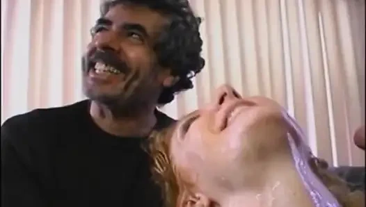 Ehemann teilt seine heiße ehefrau