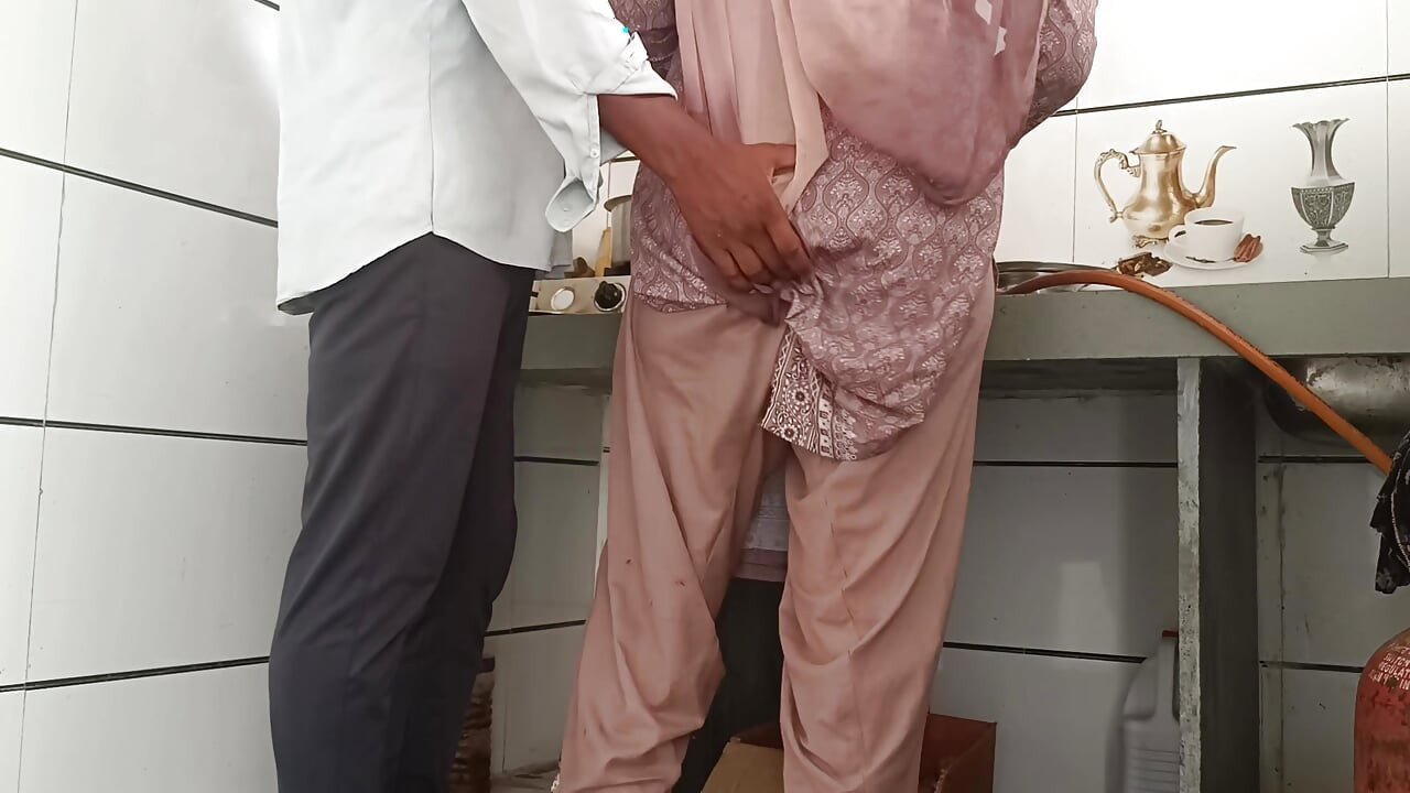 Rasoi mein bhabhi ji ke sath masti