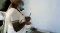 Tamil dona de casa fazendo sexo com parente
