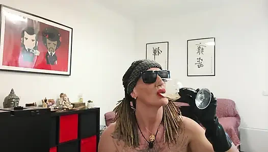 Mein Sklave bekommt, was er verdient.